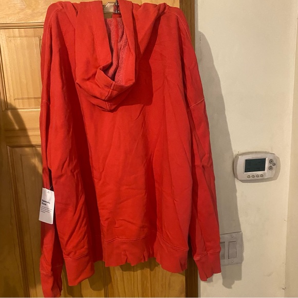 NWT - Old Navy Specially Dyed Oversized Unisex Red Zip Up Hoodie - XXL - Picture 3 of 3